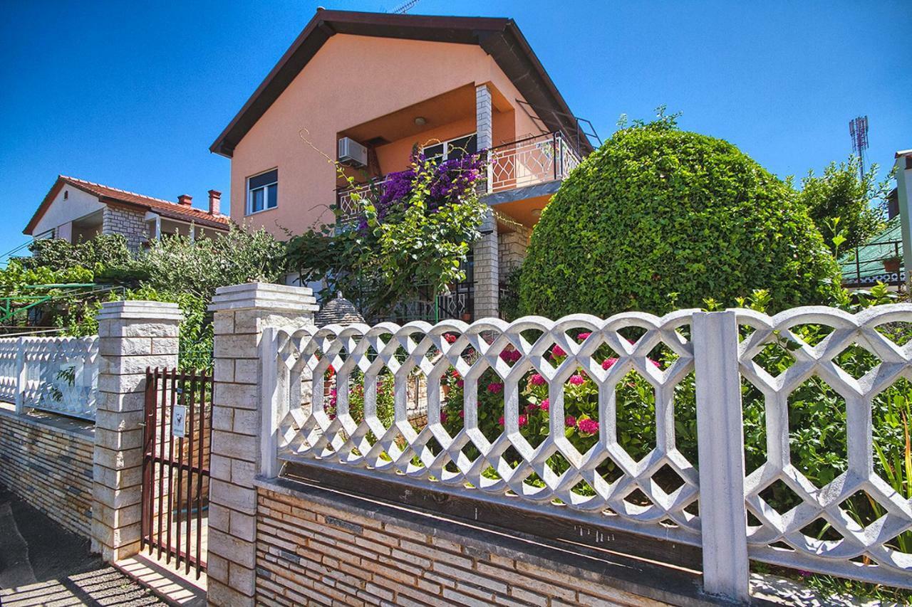 Apartment Cinzia Pula Exterior foto