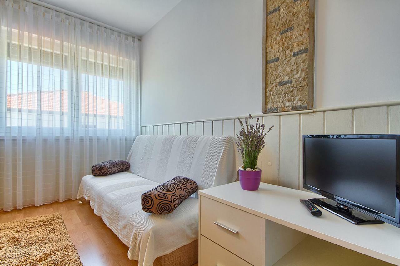 Apartment Cinzia Pula Exterior foto